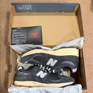 New Balance 2002R Black Dark Grey